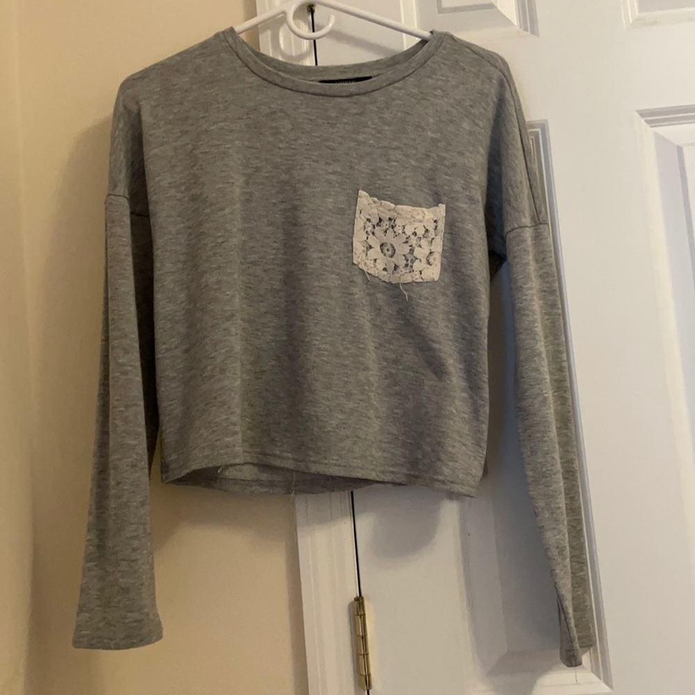 Cute long sleeve with lace pocket